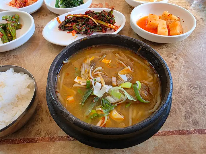 국밥과 밥, 밑반찬 전체 샷