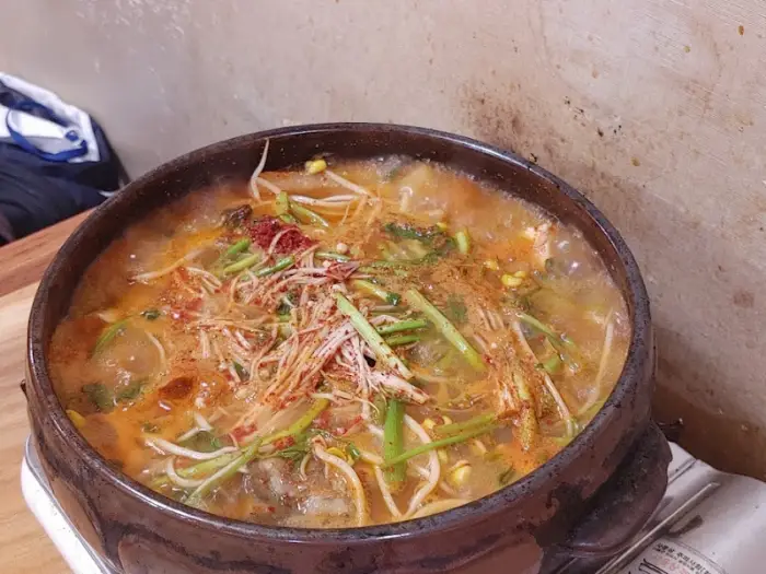 뜨겁게 끓고 있는 오삼불고기