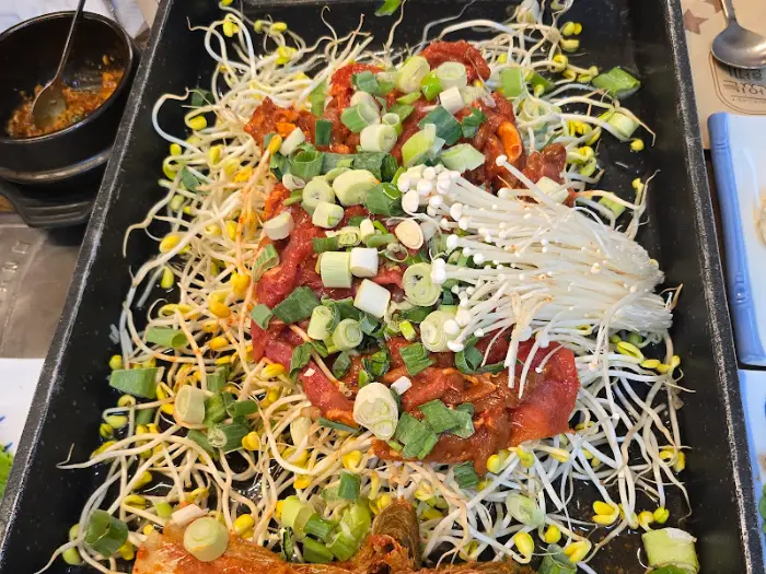 흙돼지 불고기와 콩나물 볶음