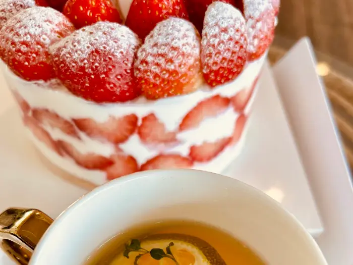 생크림 딸기 케이크 조각