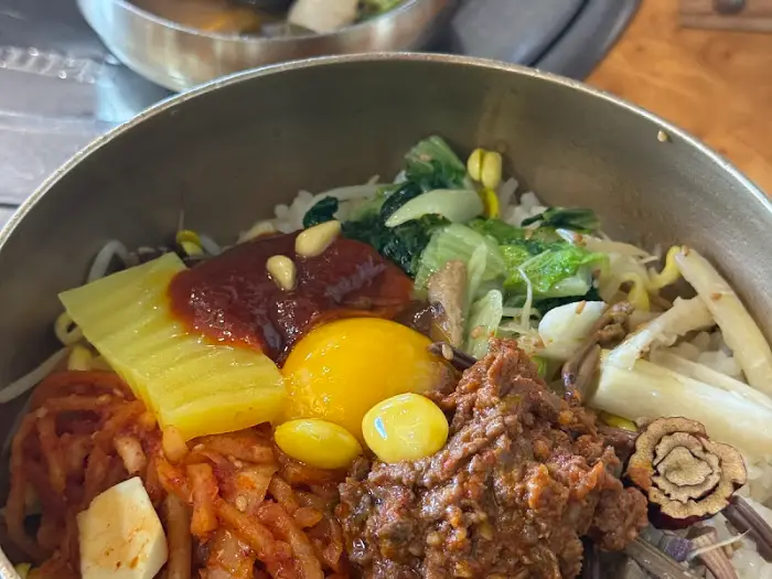비빔밥 재료 상세 컷