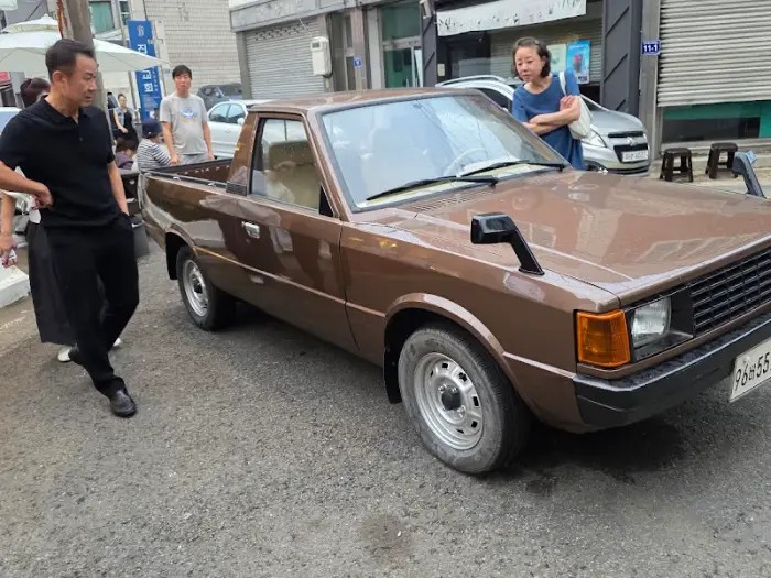 육회비빔밥과 곁들임 찬