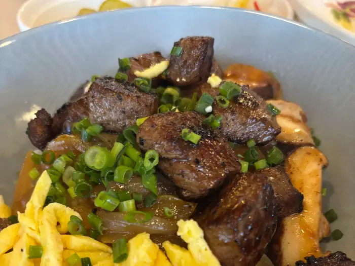 한우 스테이크와 곁들임