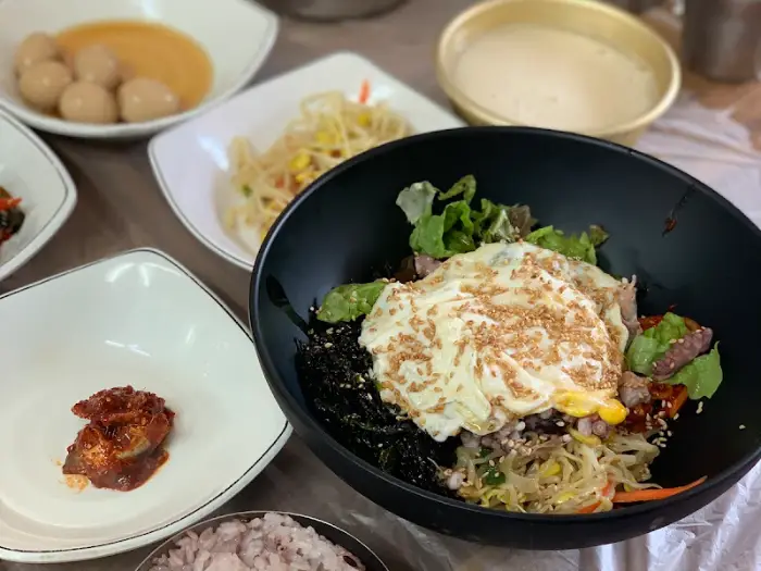 짱뚱어탕과 곁들임 반찬