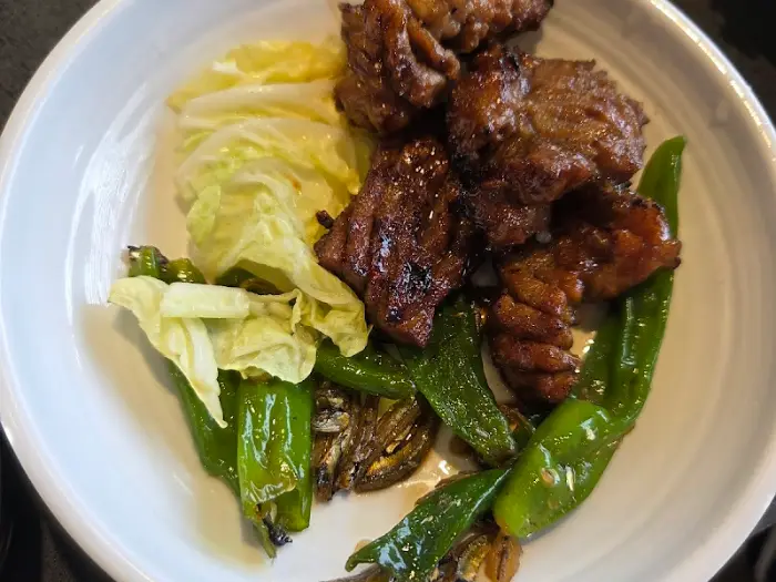 고기와 함께 곁들여 먹는 채소와 반찬