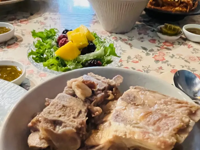 고기가 듬뿍 담긴 볼