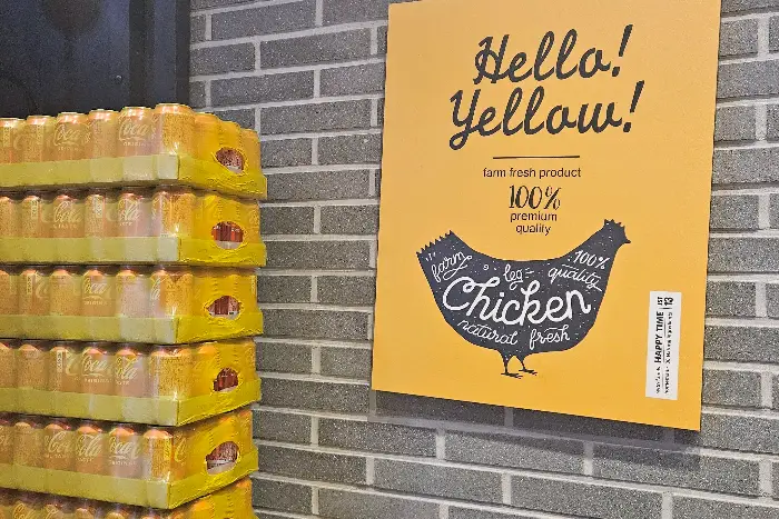 BHC치킨 매장 내 홍보물