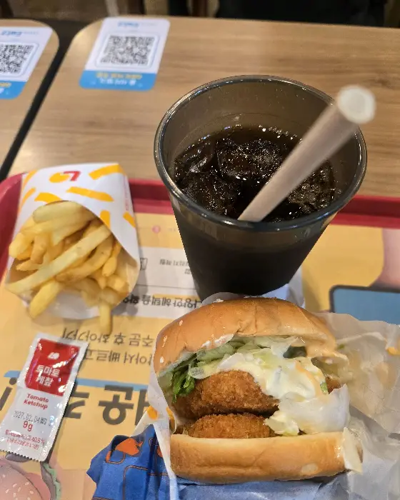 햄버거, 감자튀김, 콜라 세트