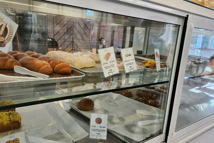 진열된 빵들