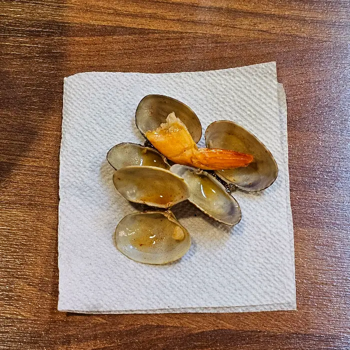 짬뽕 속 조개와 새우