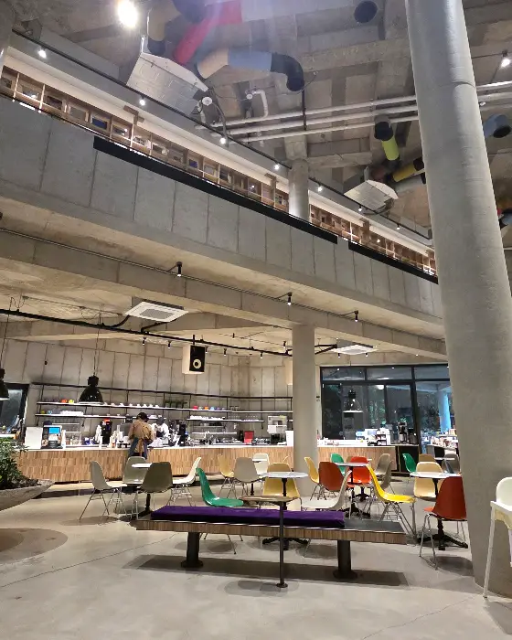 테라로사 제주 내부 디테일 - 2층에서 내려다본 모습