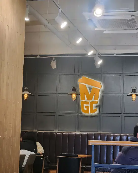 메가커피 내부 좌석