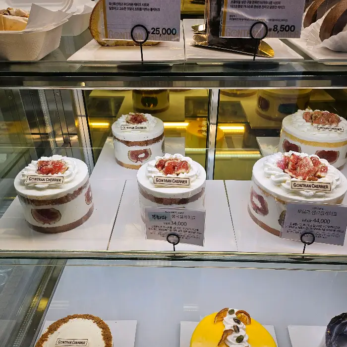 다양한 종류의 케이크들