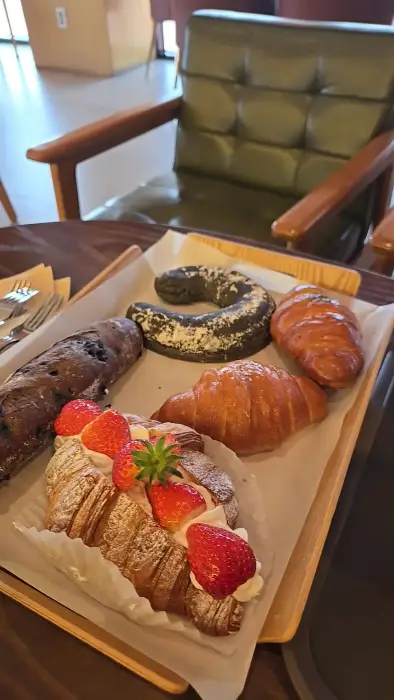 다양한 종류의 빵 진열