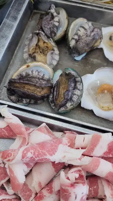 신선한 전복과 키조개