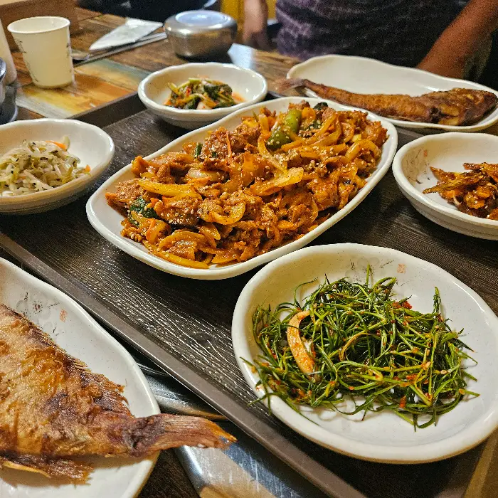 고추장 불고기 정식 한상 차림