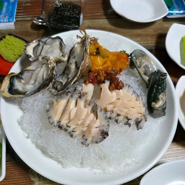 다양한 해산물이 신선하게 제공되는 불광회센타 스끼다시