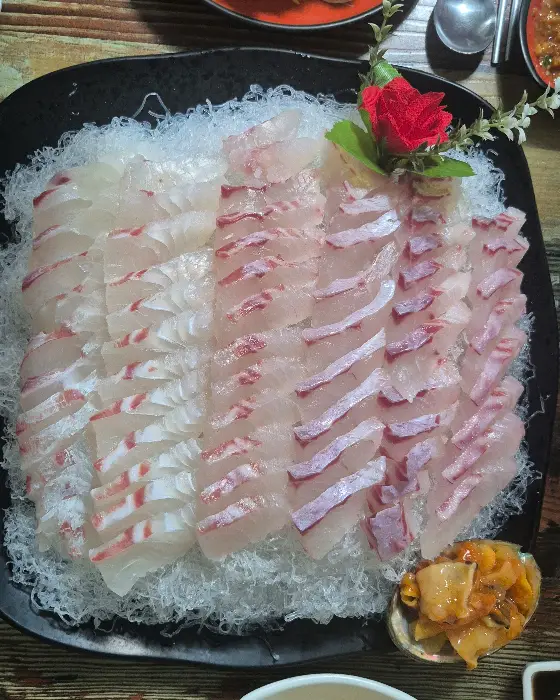 정성껏 차려진 불광회센타의 회와 스끼다시