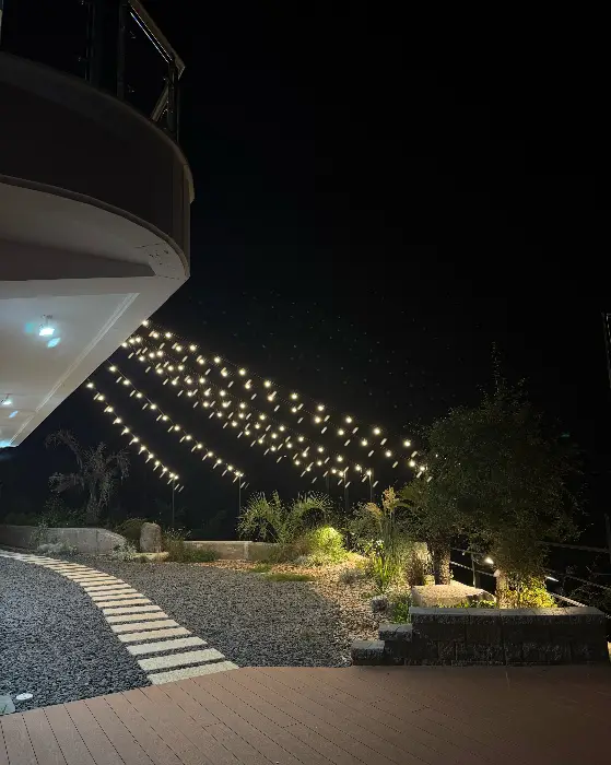 밤에 더욱 아름다운 멜로브 외관과 조명