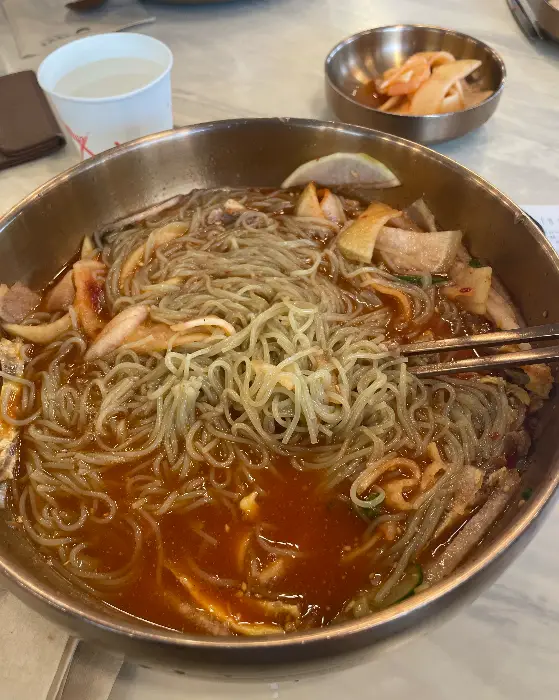 석갈비가 지글지글 익어가는 모습