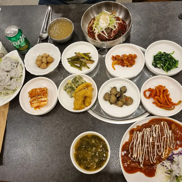 시원한 육수의 물냉면