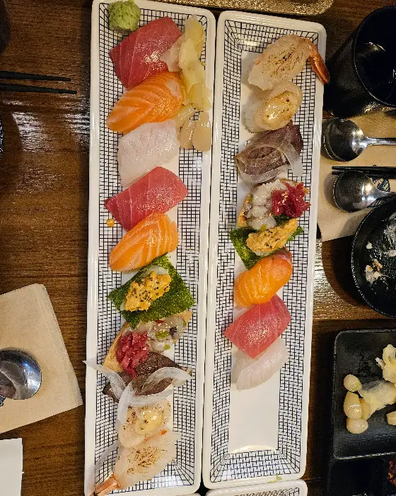 다양한 종류의 모듬초밥