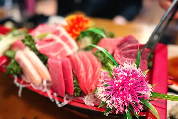 화려하게 장식된 모듬회