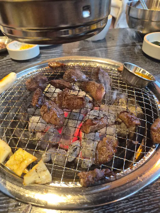 푸짐하게 담긴 꽃갈비 한판