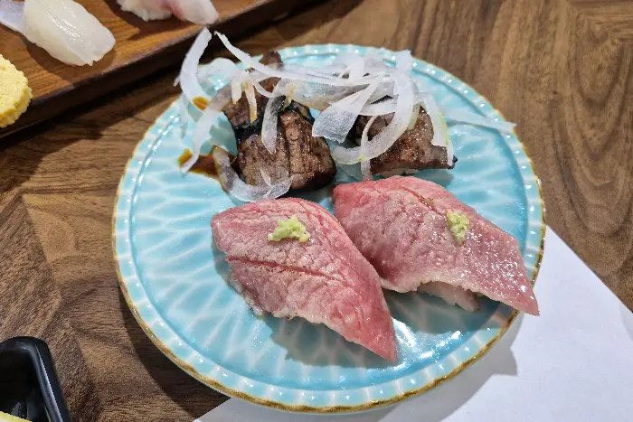 고기 토핑 초밥