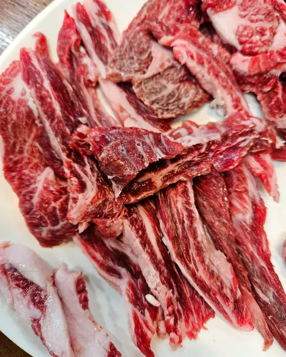 신선한 한우 갈빗살과 안창살