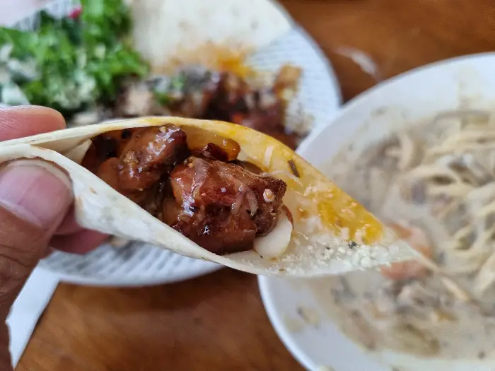 김치와 장아찌 등 밑반찬 모습