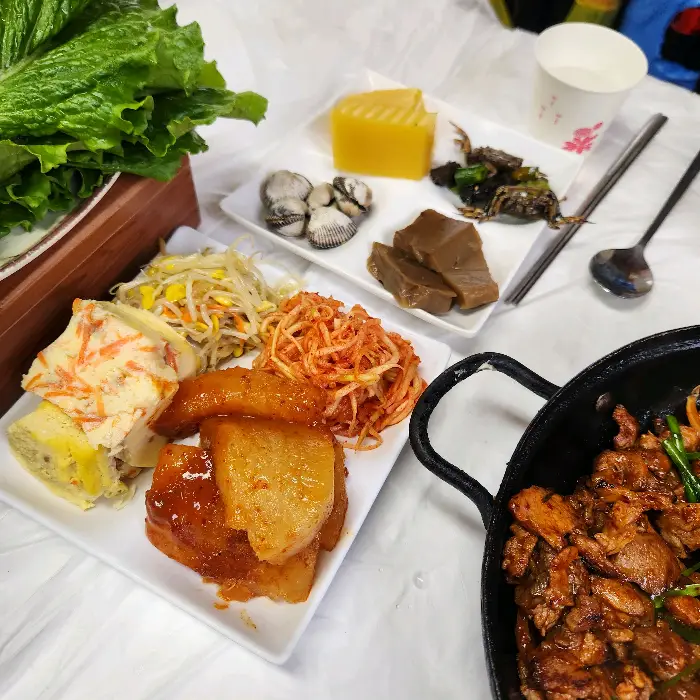 돼지고기 백반 상차림