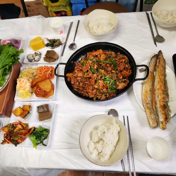 셀프바와 메인 요리