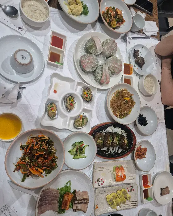 상차림 전체 모습