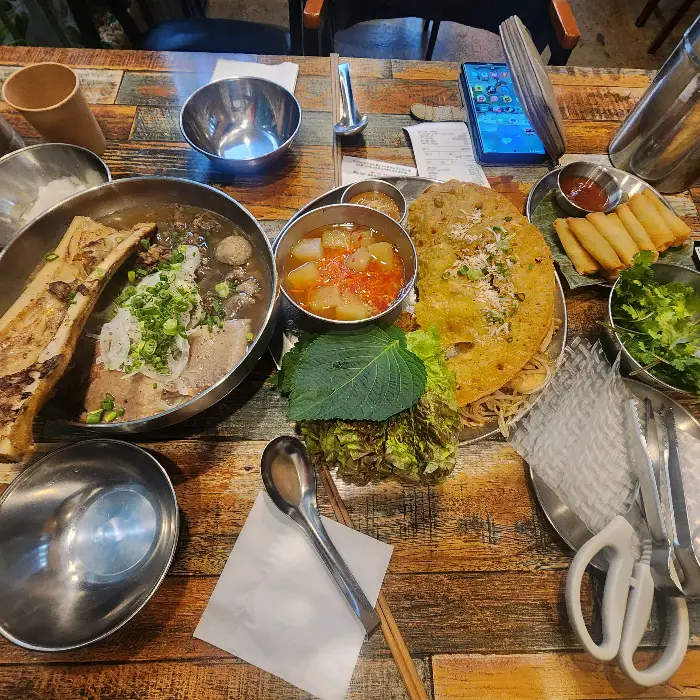 반쎄오와 곁들임 메뉴