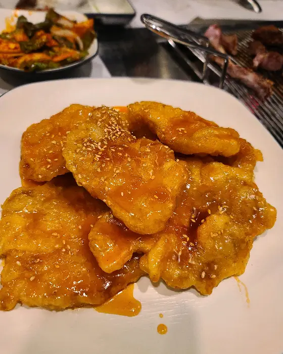 매콤달콤한 소스가 버무려진 꿔바로우