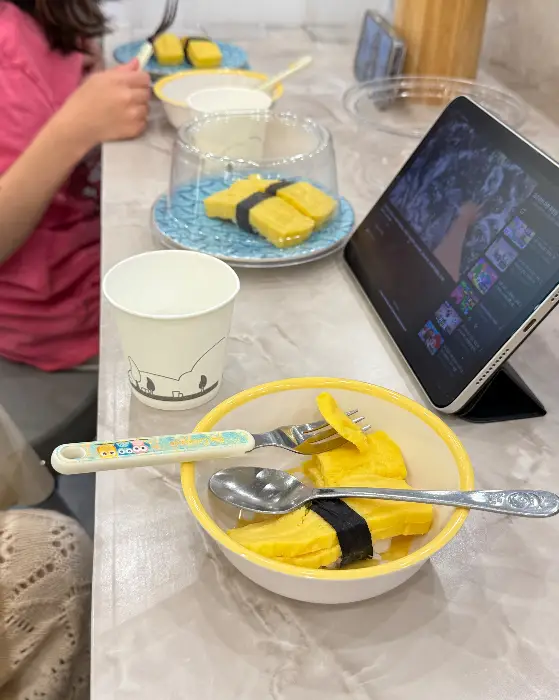 탱글탱글한 새우가 올라간 새우초밥