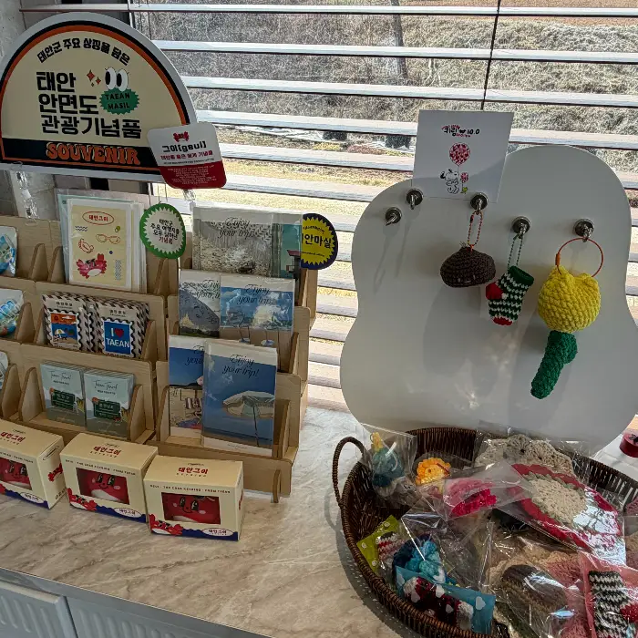 카페 산후리 쑥라떼와 흑임자라떼