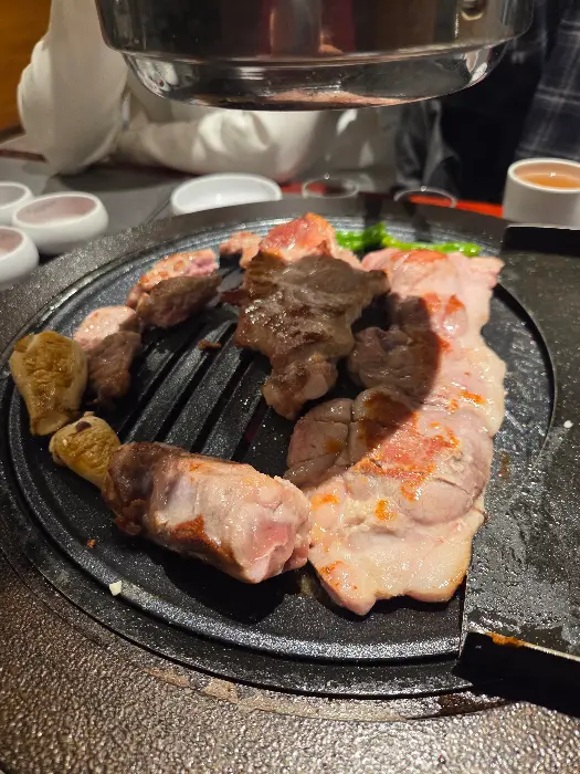 푸짐한 건더기가 들어있는 김치찌개