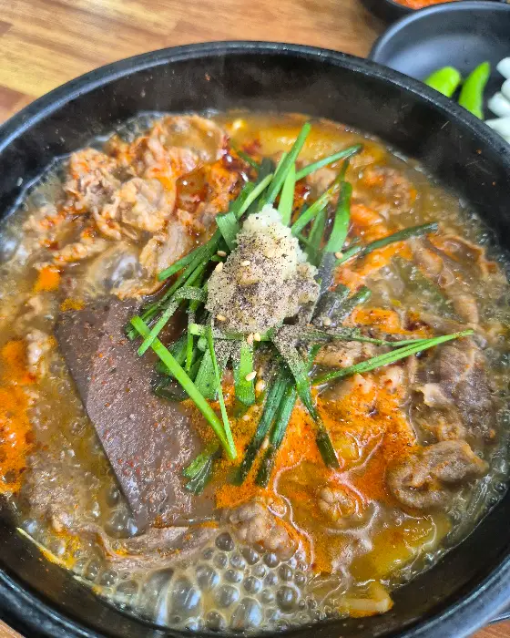 얼큰 차돌 해장국