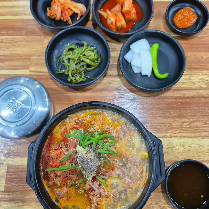 해장국 속 재료 클로즈업