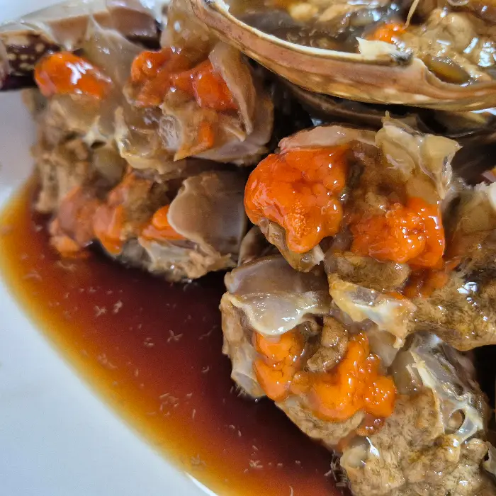 알이 꽉 찬 간장게장의 클로즈업 샷