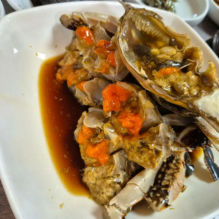 간장게장의 또 다른 각도에서 찍은 모습