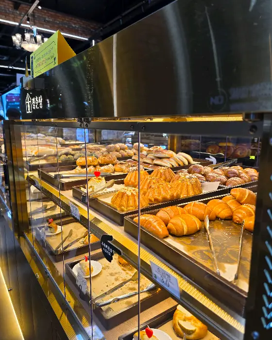 이천 경춘당의 다양한 베이커리 진열 모습
