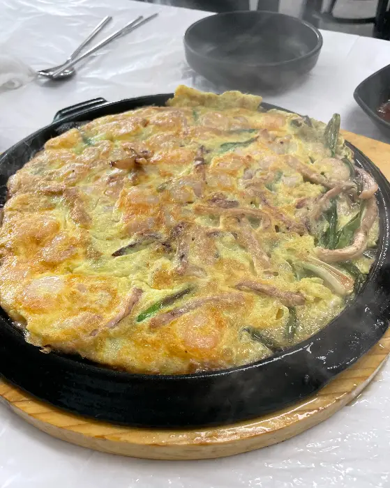 바삭하게 구워진 해물 파전