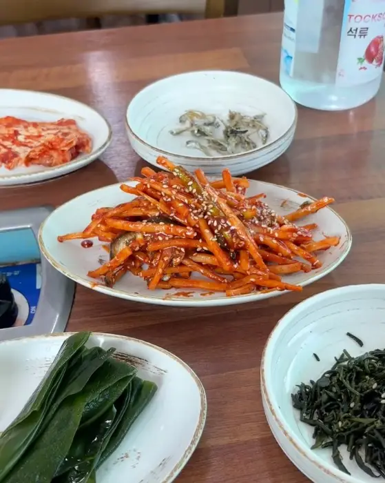 매콤한 멸치회무침