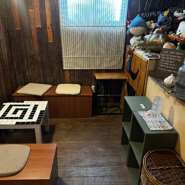 카페 내부 자리