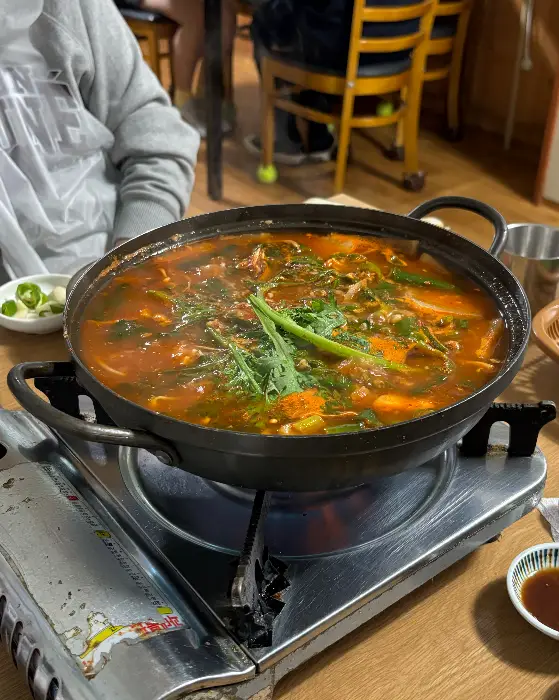 고등어회와 곁들임 반찬