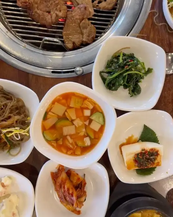 다양한 밑반찬들