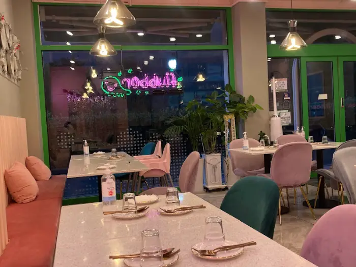 플러버 내부 모습, 핑크와 그린 컬러의 조화